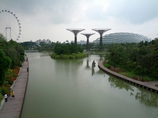 Garden by The Bay, berseberangan dengan Singapore Flyer