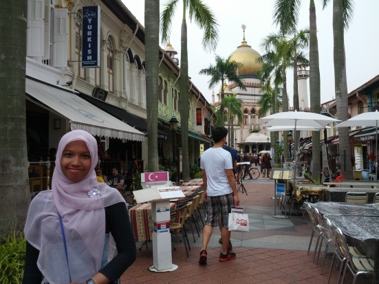 Tempat ngopi-ngopi depan Masjid Sultan, Bugis, Singapore